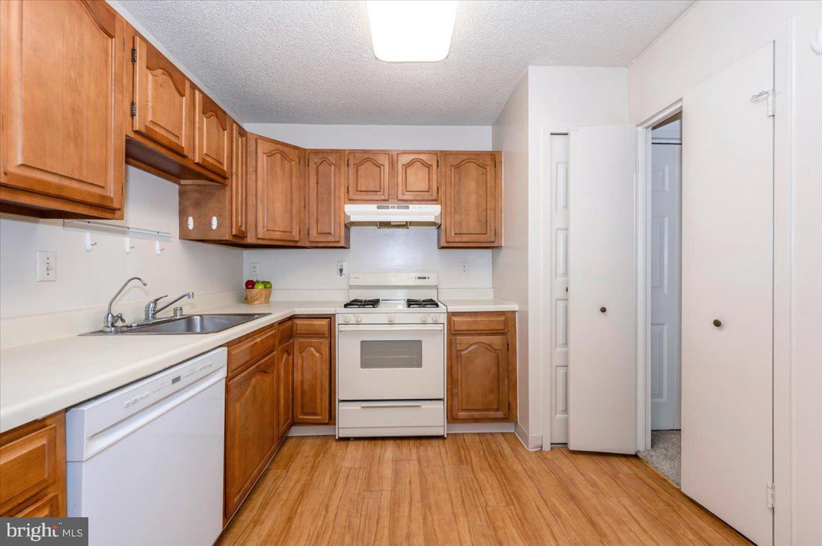 5225 Pooks Hill Road, Unit 616N Bethesda, MD 20814 - Photo 5 of 62 Kitchen