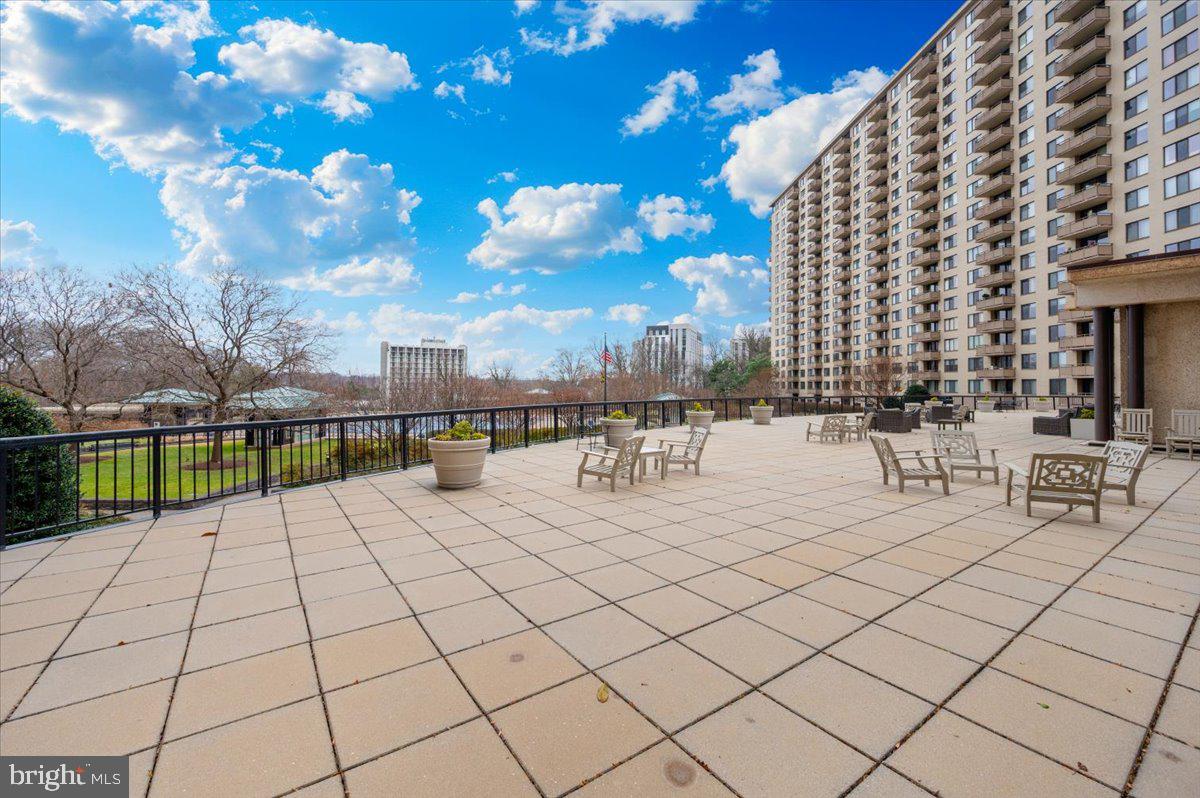 5225 Pooks Hill Road, Unit 616N Bethesda, MD 20814 - Photo 53 of 62 Promenade amenities