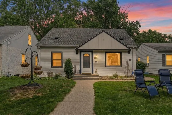 $289,999 | 5252 North Washburn Avenue, Minneapolis, MN 55430