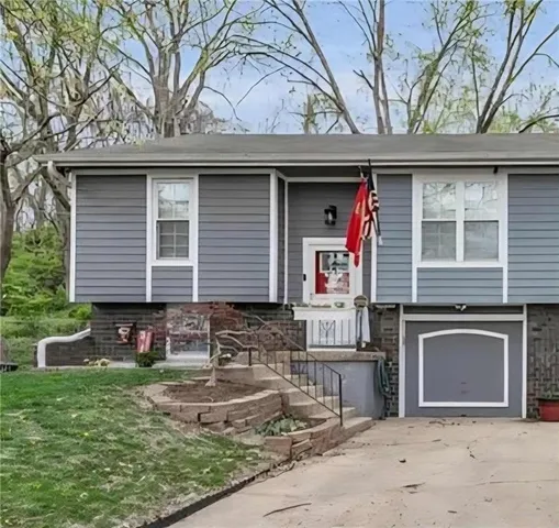 $215,000 | 5822 Northwest Walnut Court, Parkville, MO 64152