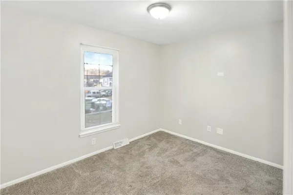 $215,000 | 5822 Northwest Walnut Court, Parkville, MO 64152