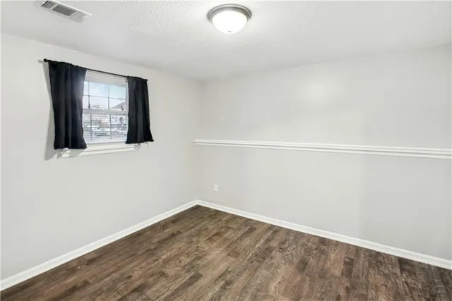 $215,000 | 5822 Northwest Walnut Court, Parkville, MO 64152