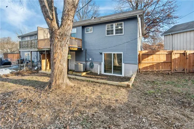 $215,000 | 5822 Northwest Walnut Court, Parkville, MO 64152