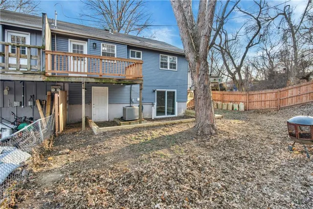 $215,000 | 5822 Northwest Walnut Court, Parkville, MO 64152