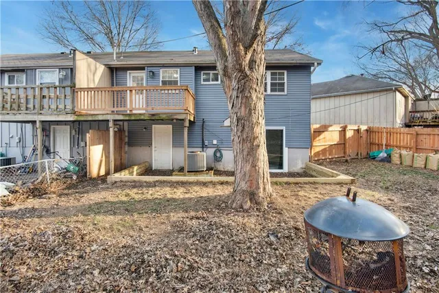 $215,000 | 5822 Northwest Walnut Court, Parkville, MO 64152