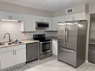 $215,000 | 5822 Northwest Walnut Court, Parkville, MO 64152