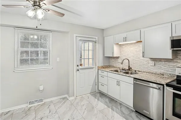$215,000 | 5822 Northwest Walnut Court, Parkville, MO 64152