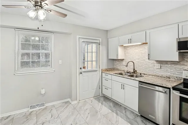 $215,000 | 5822 Northwest Walnut Court, Parkville, MO 64152