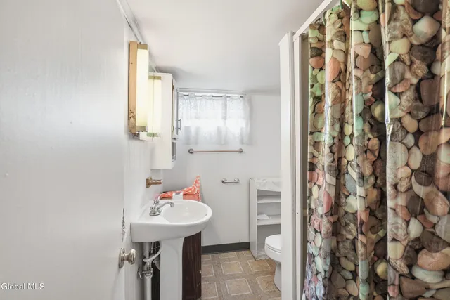 $275,000 | 106 Edgecomb Street, Albany, NY 12209