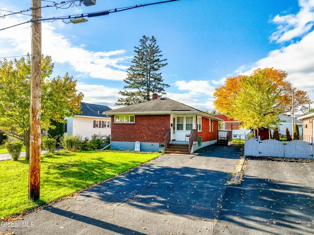 $275,000 | 106 Edgecomb Street, Albany, NY 12209