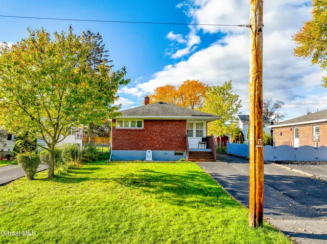 $275,000 | 106 Edgecomb Street, Albany, NY 12209