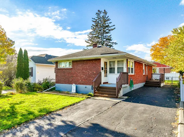 $275,000 | 106 Edgecomb Street, Albany, NY 12209