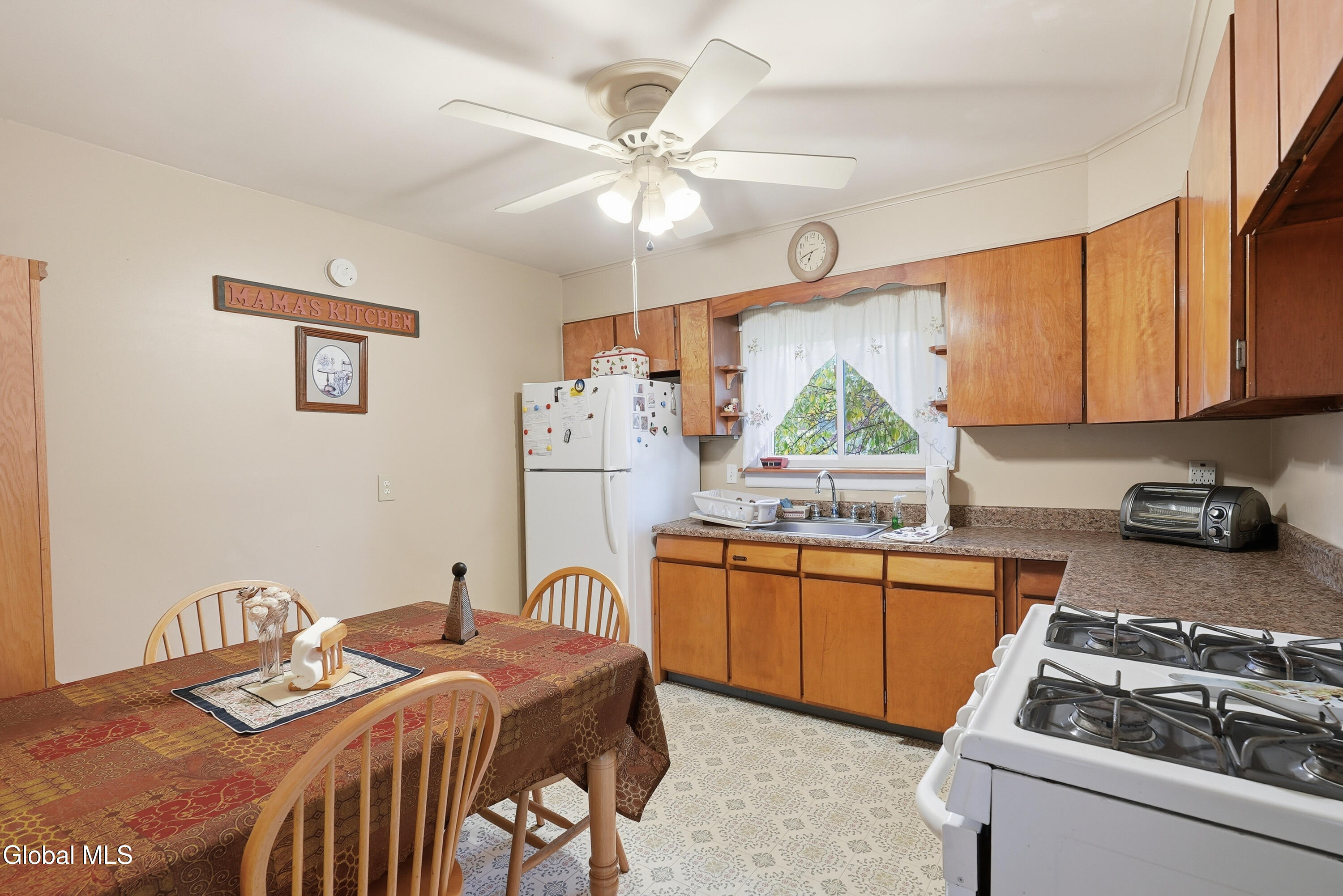 106 Edgecomb Street Albany, NY 12209 - Photo 9 of 28 9