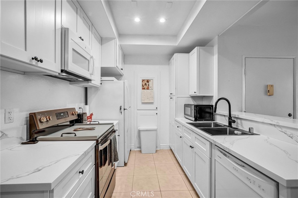 20702 El Toro Road, Unit 317 Lake Forest, CA 92630 - Photo 8 of 18 Kitchen