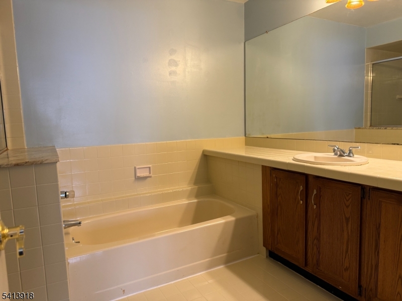 10 Exeter Road Bedminster, NJ 07921 - Photo 11 of 14