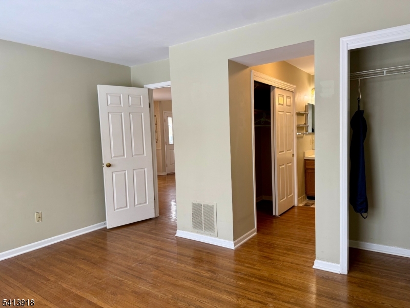 10 Exeter Road Bedminster, NJ 07921 - Photo 7 of 14