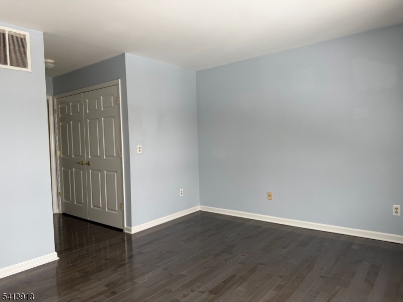 10 Exeter Road Bedminster, NJ 07921 - Photo 9 of 14