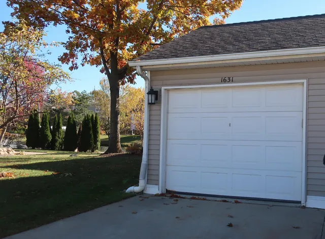 $299,900 | 1631 Weatherstone Drive, Ann Arbor, MI 48108