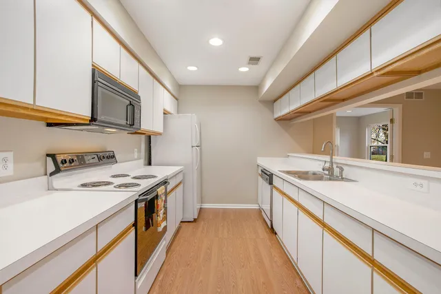 $299,900 | 1631 Weatherstone Drive, Ann Arbor, MI 48108