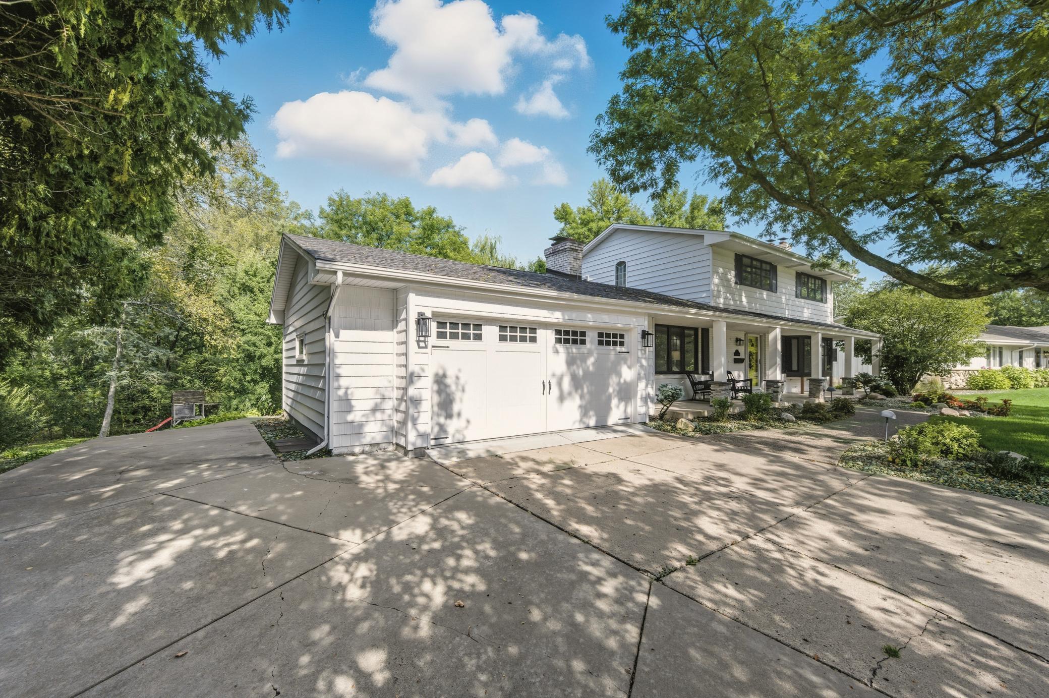5512 Hillside Court Edina, MN 55439 - Photo 4 of 98