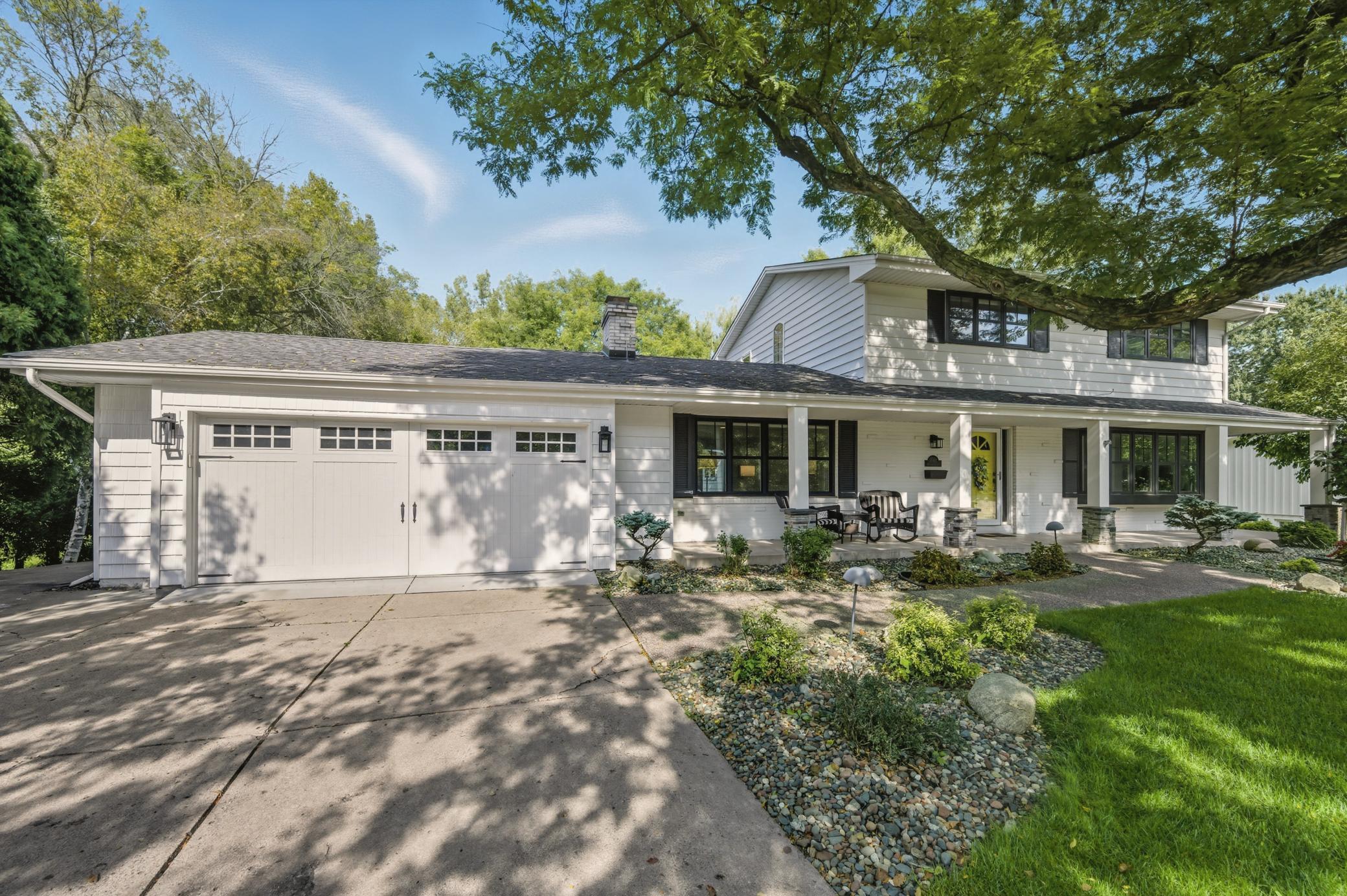 5512 Hillside Court Edina, MN 55439 - Photo 5 of 98