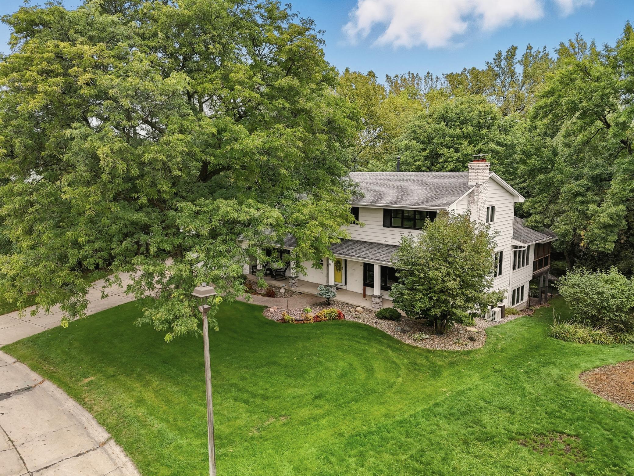 5512 Hillside Court Edina, MN 55439 - Photo 8 of 98