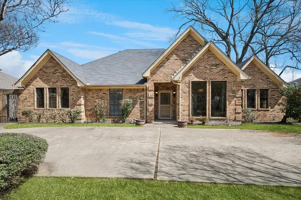 $399,999 | 2010 Oak Trail Drive, Rowlett, TX 75088