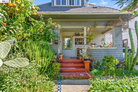 $799,000 | 3856 West Street, Oakland, CA 94608