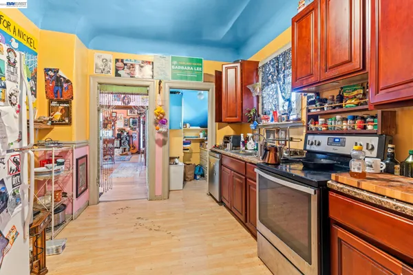 $799,000 | 3856 West Street, Oakland, CA 94608