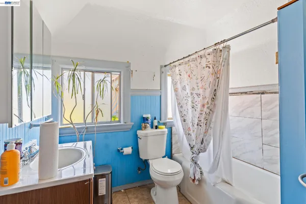 $799,000 | 3856 West Street, Oakland, CA 94608