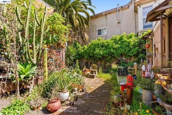 $799,000 | 3856 West Street, Oakland, CA 94608