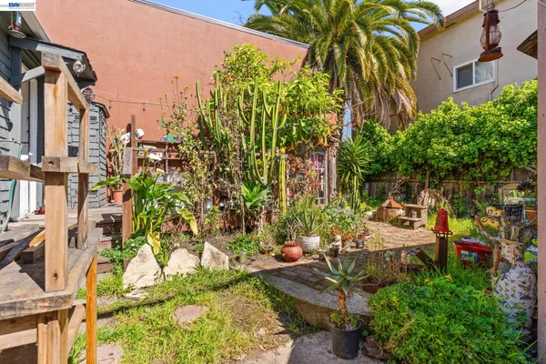$799,000 | 3856 West Street, Oakland, CA 94608