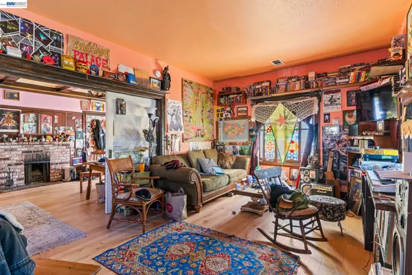 $799,000 | 3856 West Street, Oakland, CA 94608