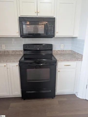 $2,300 | 212 Werninger Court, Greer, SC 29650