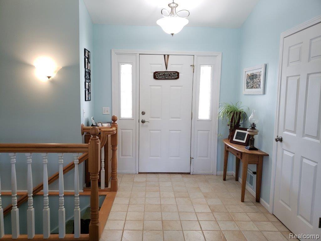 5294 West Oregon Road Lapeer, MI 48446 - Photo 22 of 78 Entry.jpg