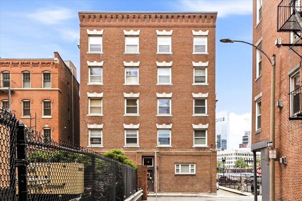 7 Stillman Place, Unit 5 Boston, MA 02113 - Photo 16 of 17