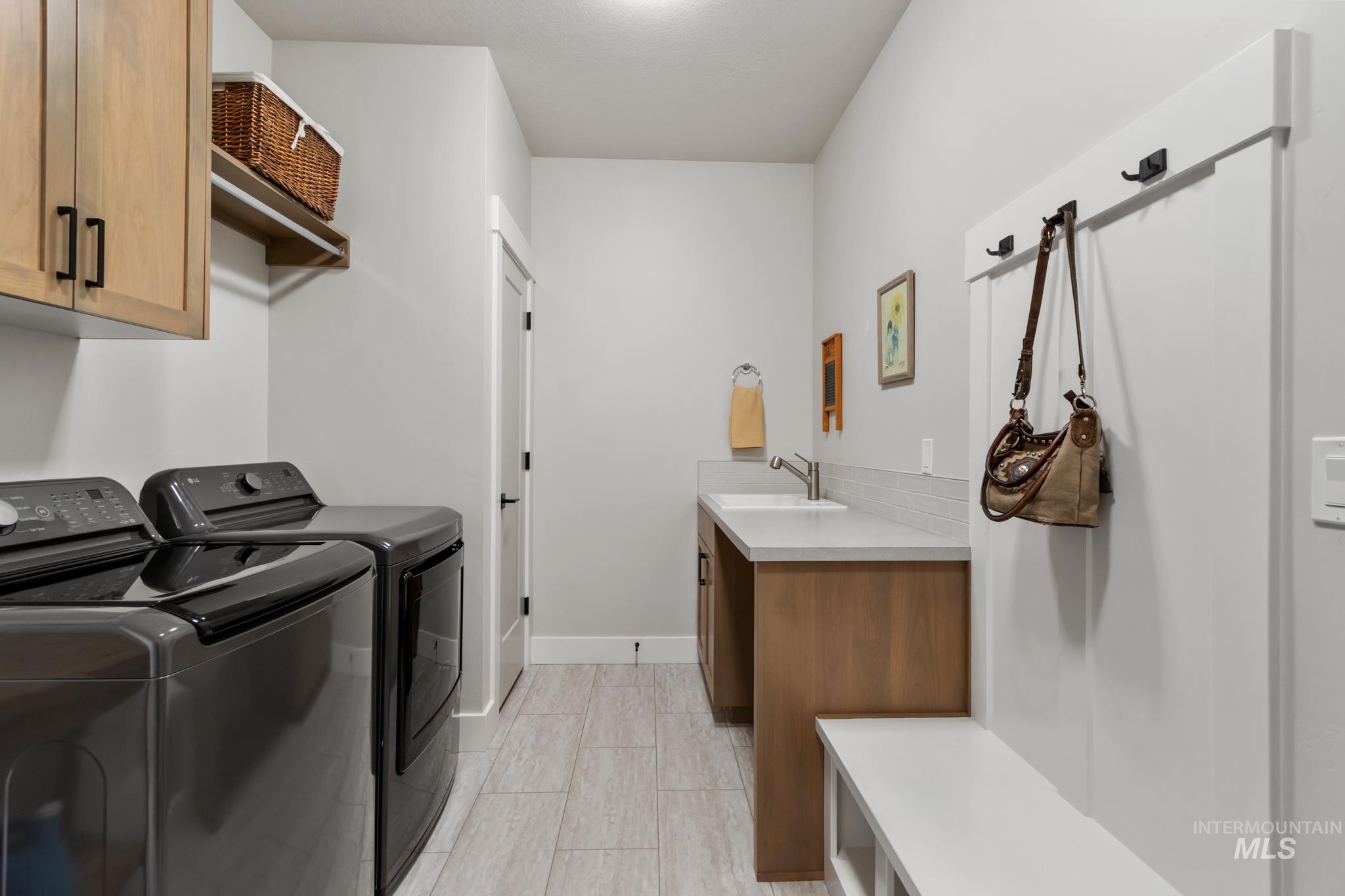 9864 West Aviara Street Star, ID 83669 - Photo 12 of 40 Laundry room with cabinet space and separate washer and dryer