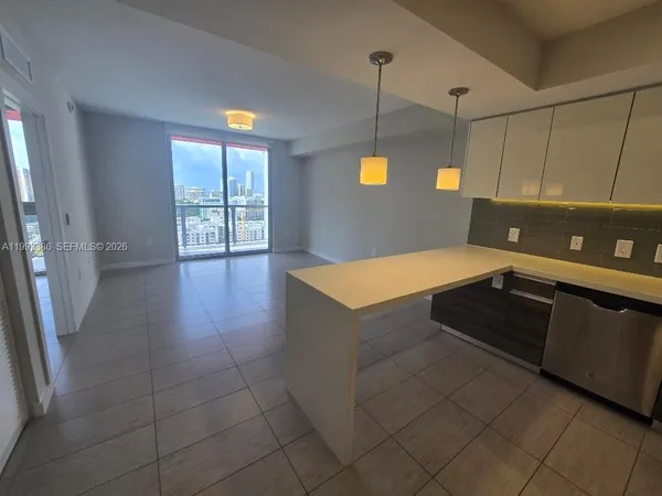 $2,825 | 117 Southwest 10th Street, Unit 2105, Miami, FL 33130