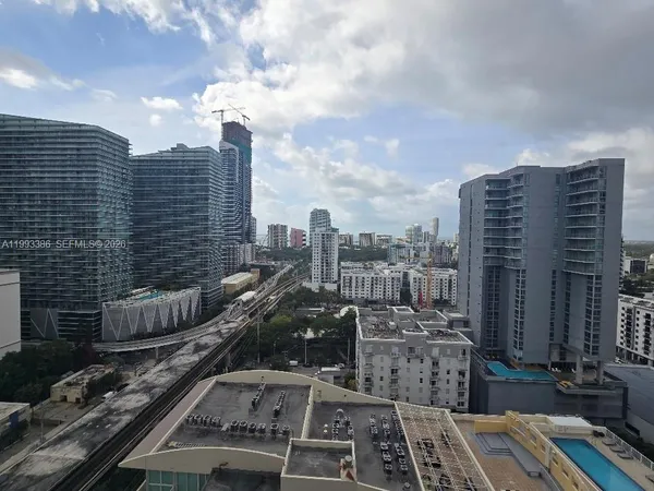 $2,825 | 117 Southwest 10th Street, Unit 2105, Miami, FL 33130
