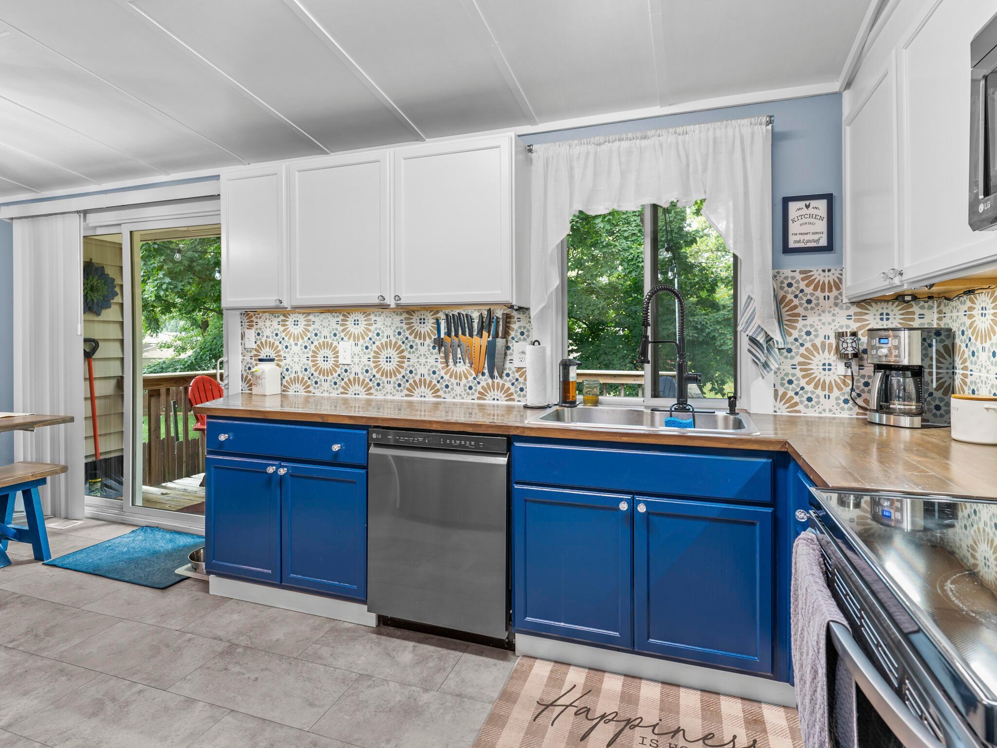 2671 Woodsedge Road Columbus, OH 43224 - Photo 8 of 44 DSC06666