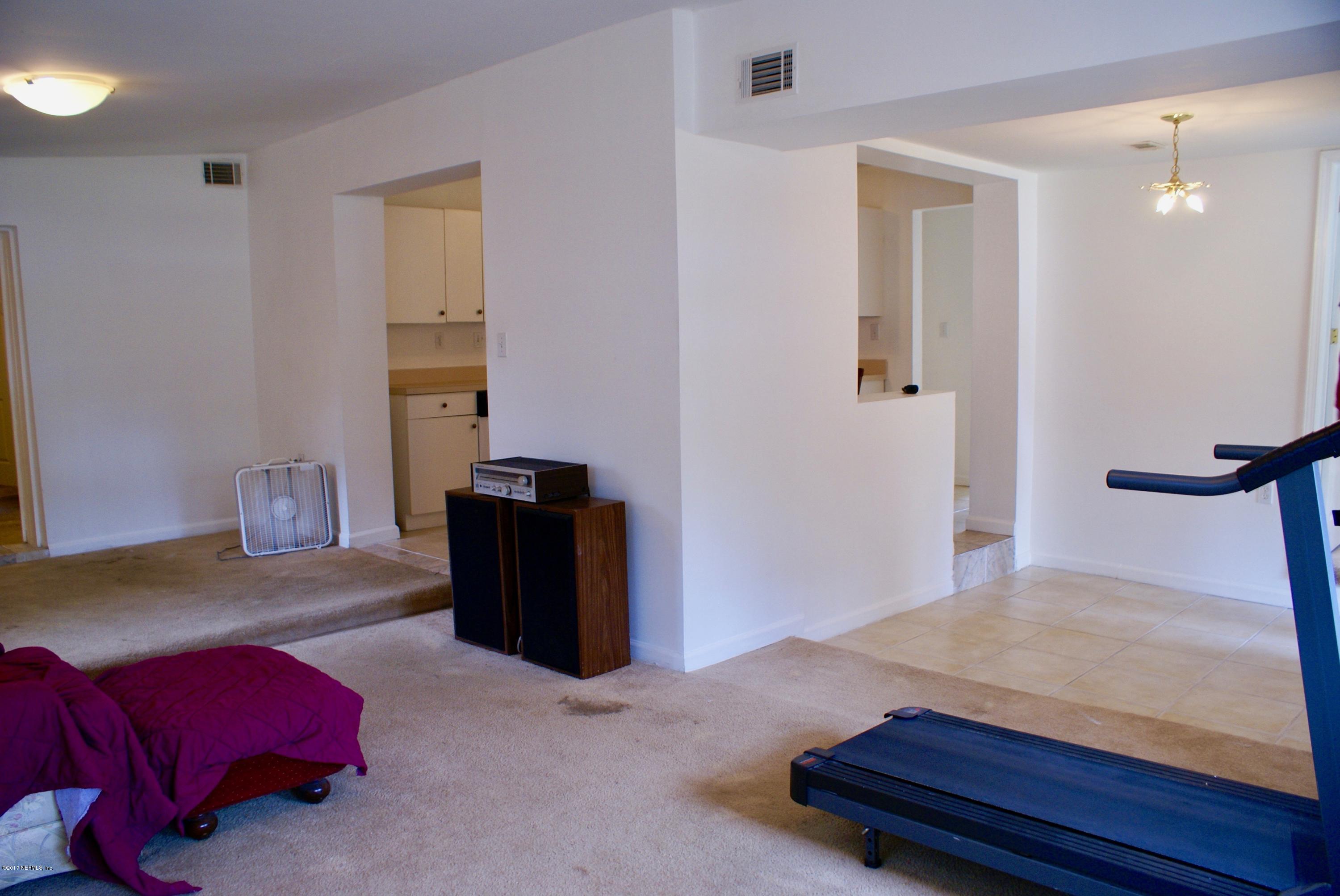 10309 Westmar Road Jacksonville, FL 32218 - Photo 11 of 26 Living Room