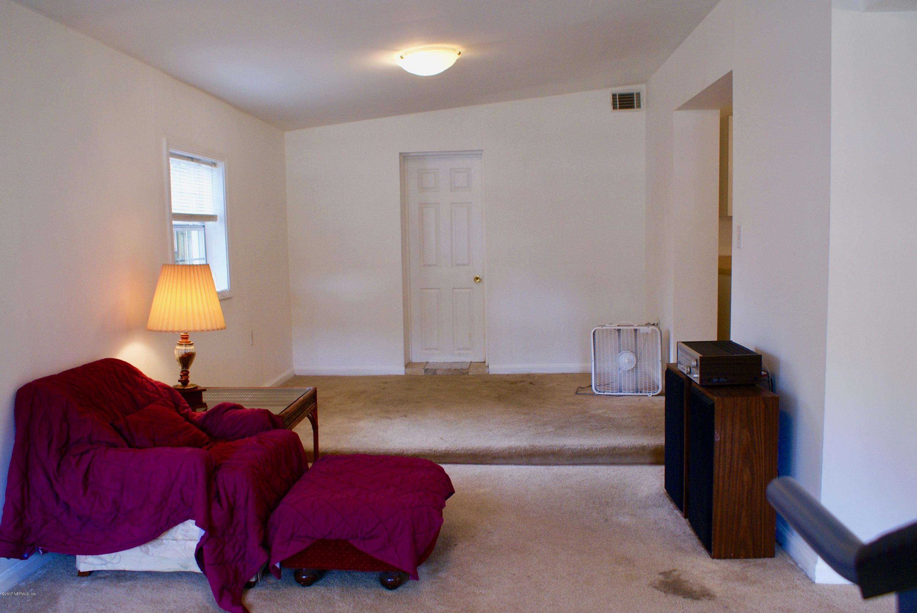 10309 Westmar Road Jacksonville, FL 32218 - Photo 12 of 26 Living Room