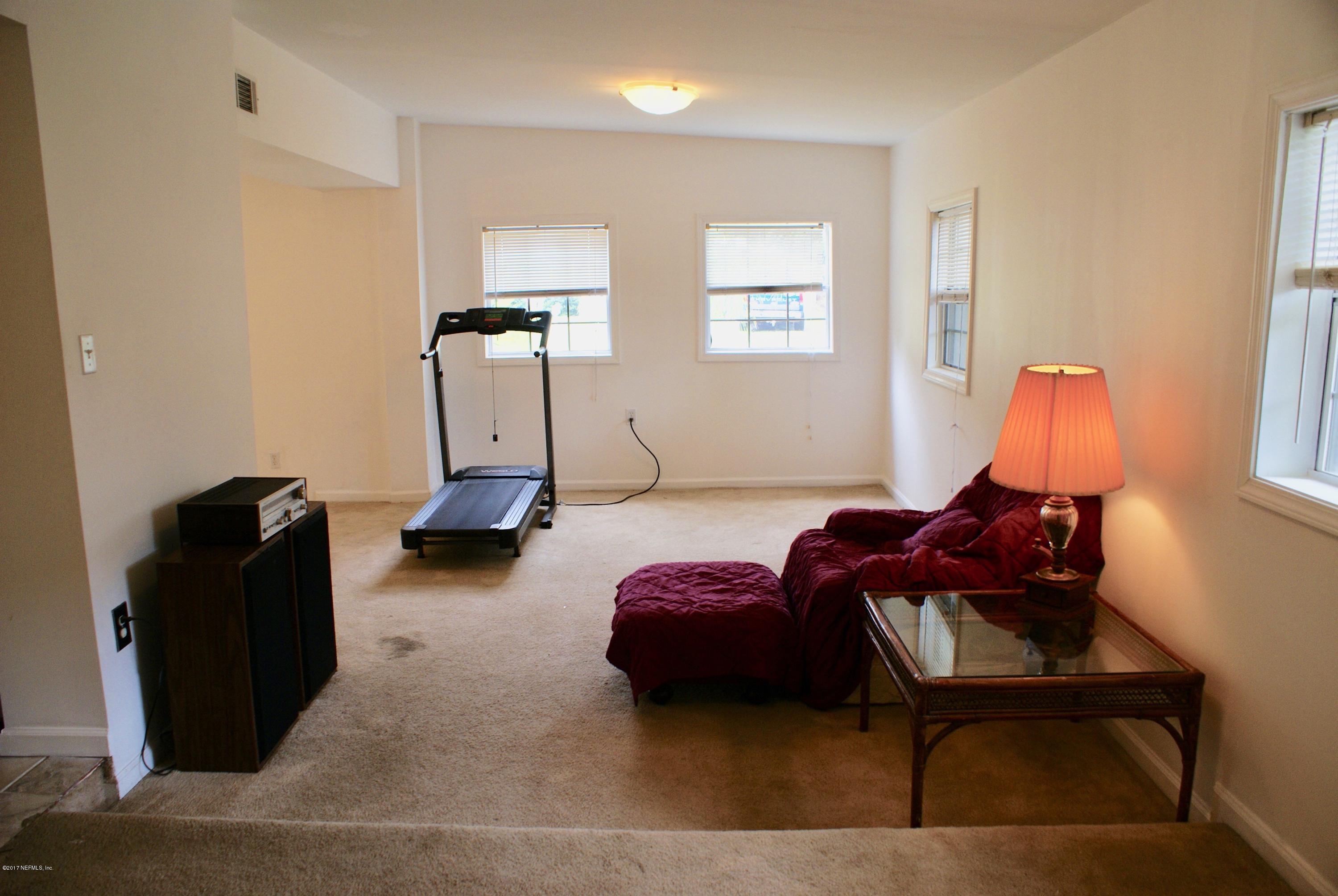 10309 Westmar Road Jacksonville, FL 32218 - Photo 13 of 26 Living Room