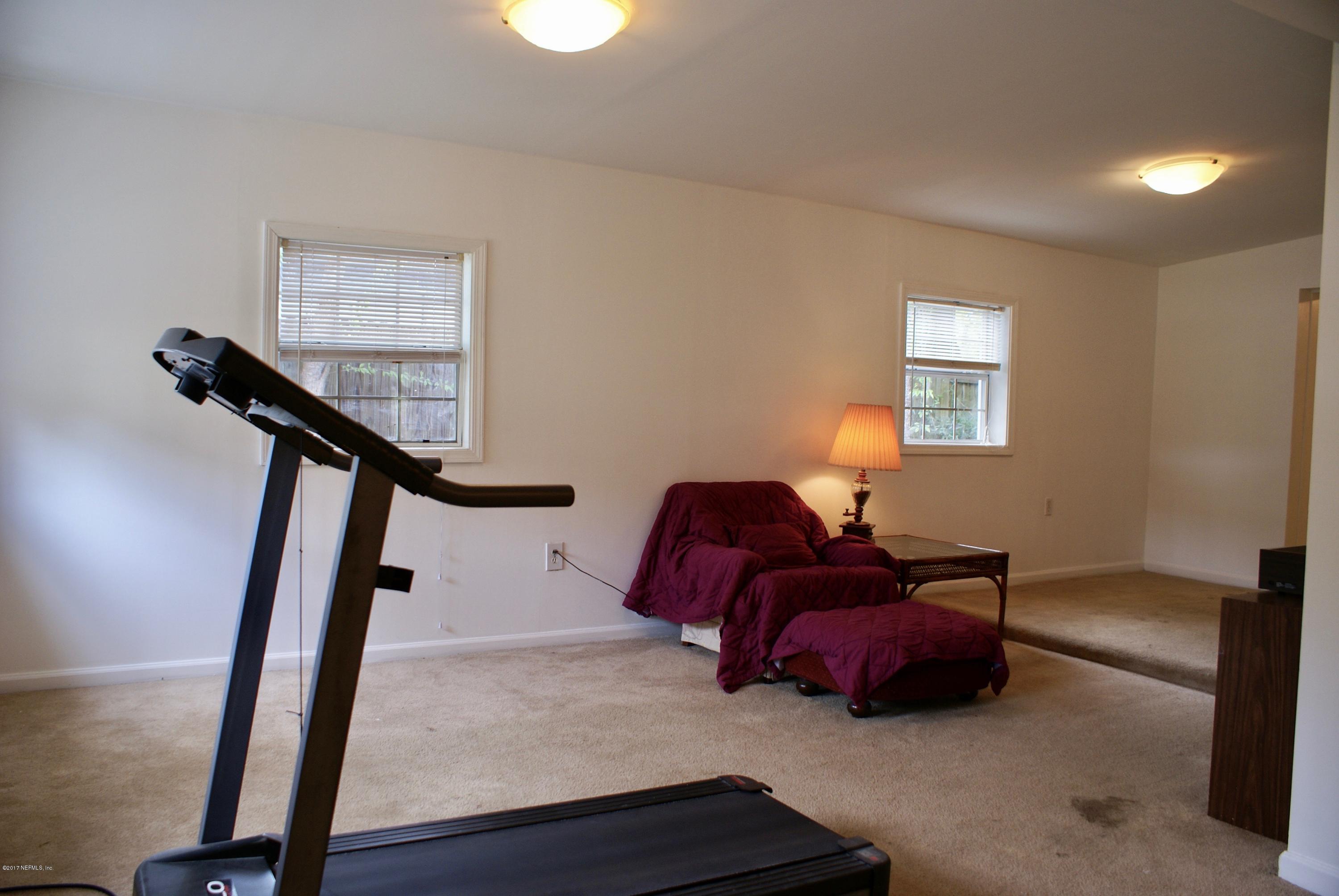 10309 Westmar Road Jacksonville, FL 32218 - Photo 10 of 26 Living Room