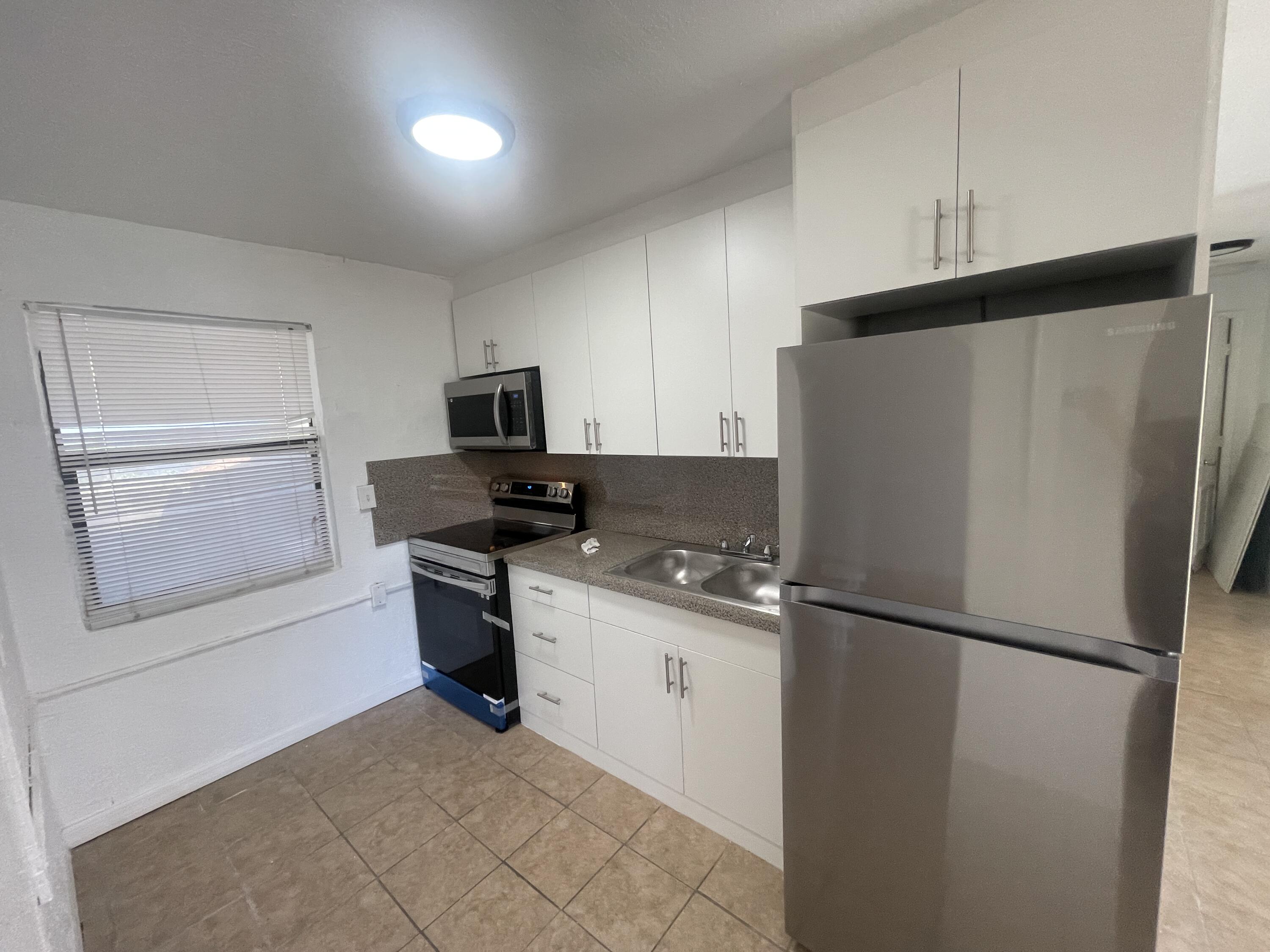 632 West 5th Street Riviera Beach, FL 33404 - Photo 2 of 7 IMG_5391