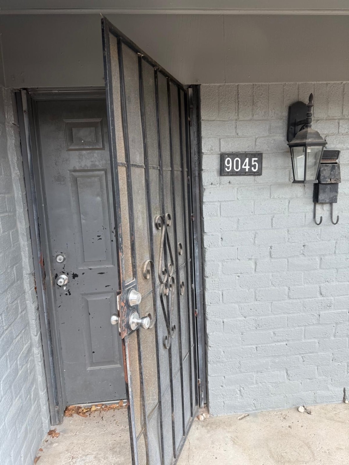 9045 Jutland Road Houston, TX 77033 - Photo 11 of 11 a bathroom with a shower