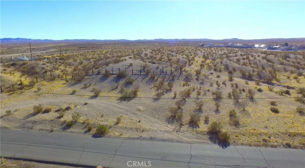 42424137 Armory Road Barstow, CA 92311 - Photo 12 of 30 a view of a sky from a yard