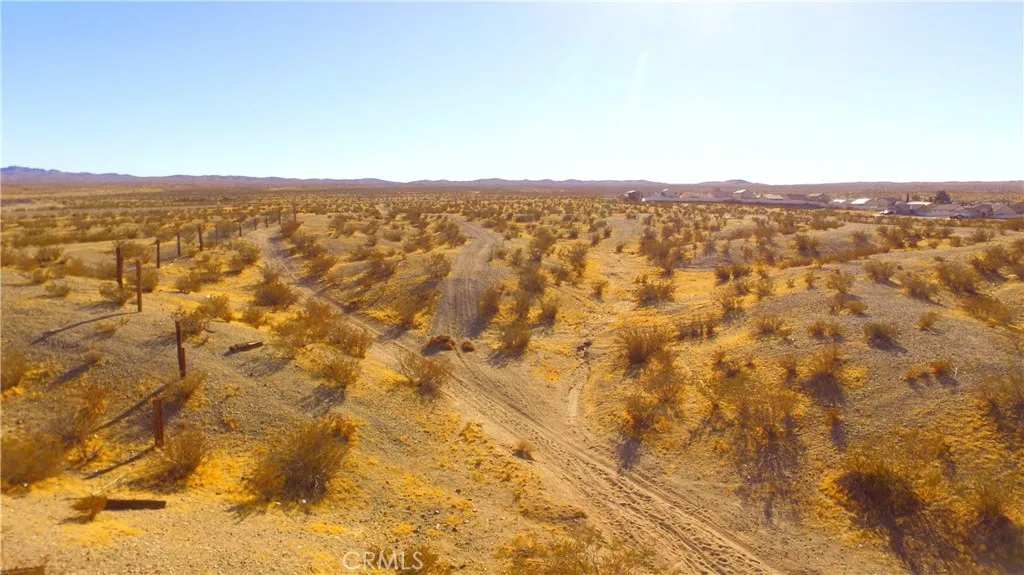 42424137 Armory Road Barstow, CA 92311 - Photo 13 of 30 a view of city and mountain