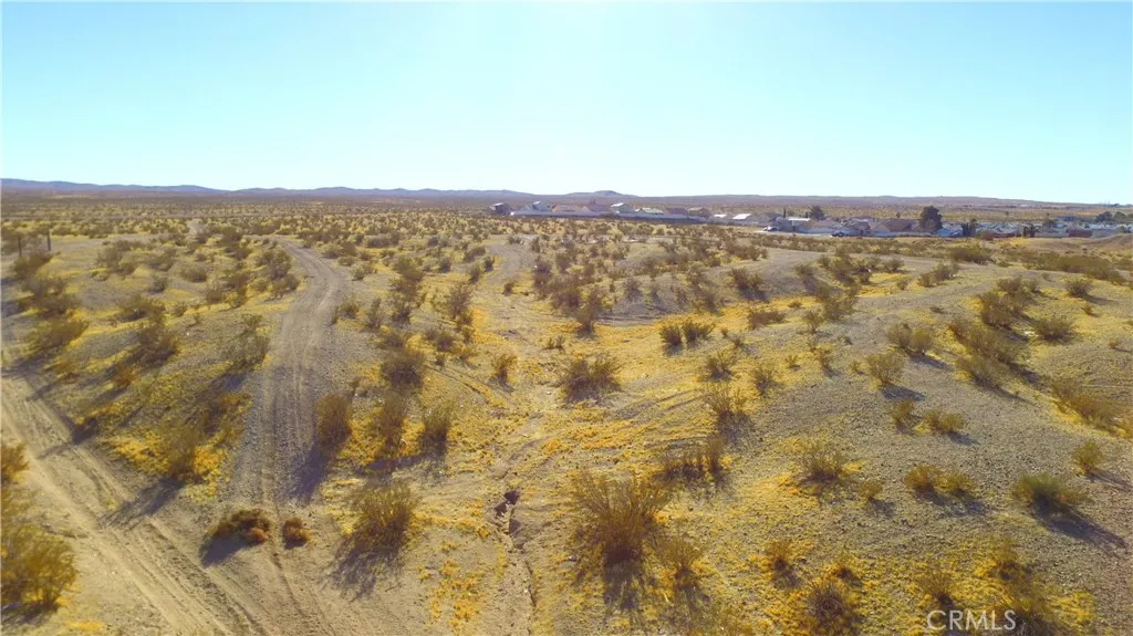 42424137 Armory Road Barstow, CA 92311 - Photo 14 of 30 a view of city and mountain
