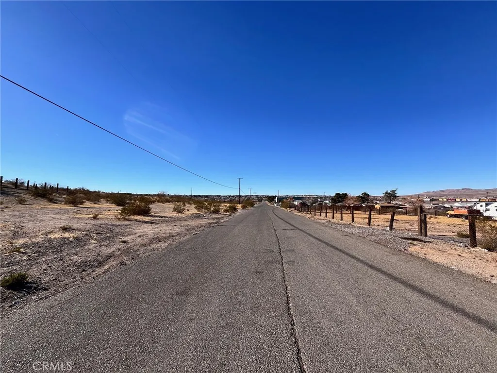 42424137 Armory Road Barstow, CA 92311 - Photo 18 of 30 a view of a city street from a terrace